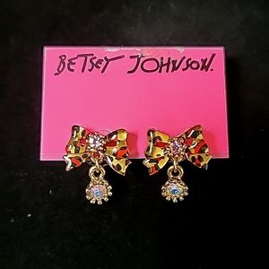 New Vintage! BETSEY JOHNSON Leaping Leopards Collection Bow Earrings.